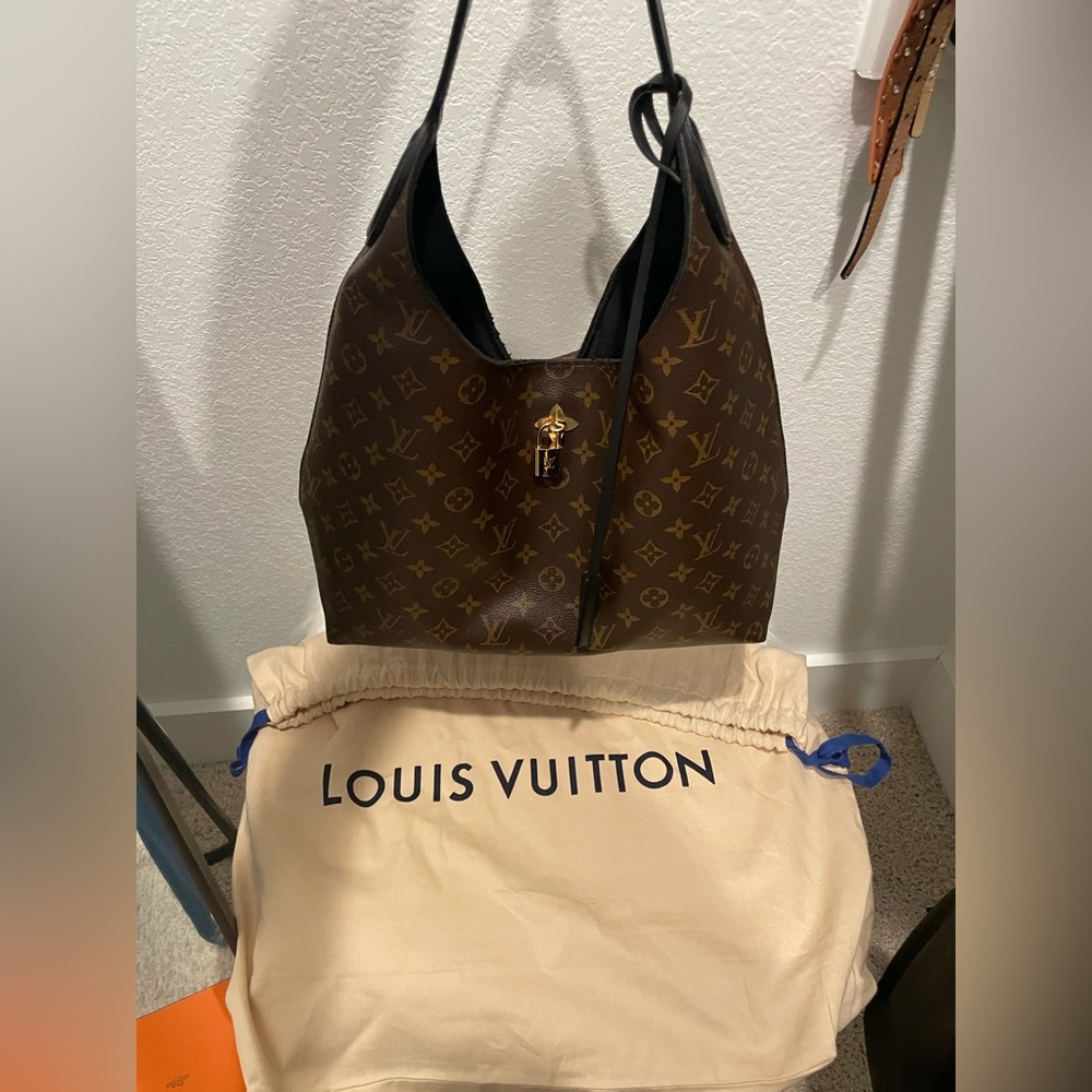Authentic Louis Vuitton Flower Hobo! Clean! No odors!